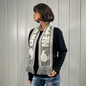 *Kiwi JJ New Zealand Souvenir light Gray & White Knit Scarf with Fringes